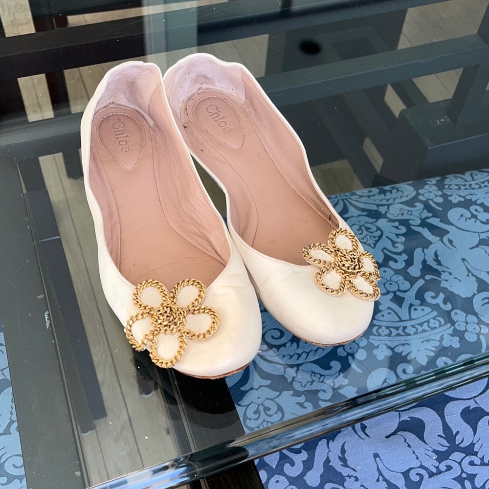 Chloe Cream Flats with Gold Chain Flower